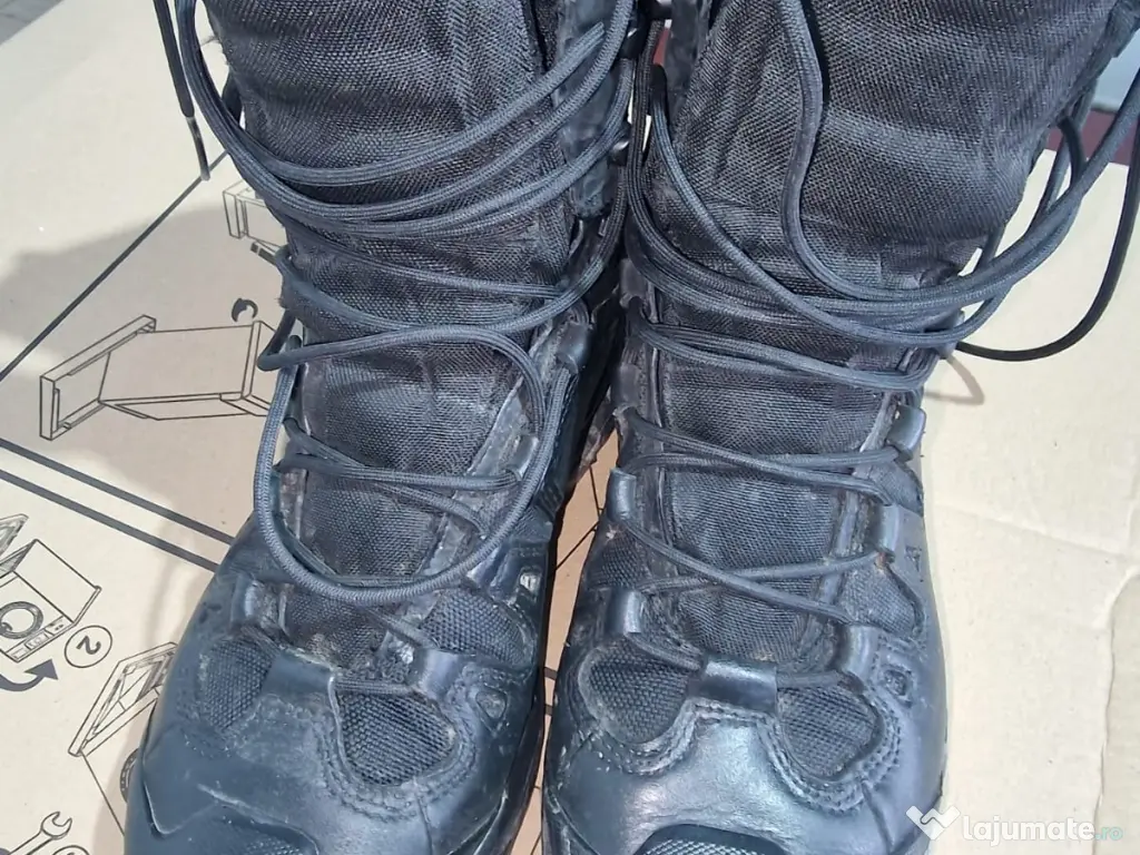 Vând bocanci Salomon 