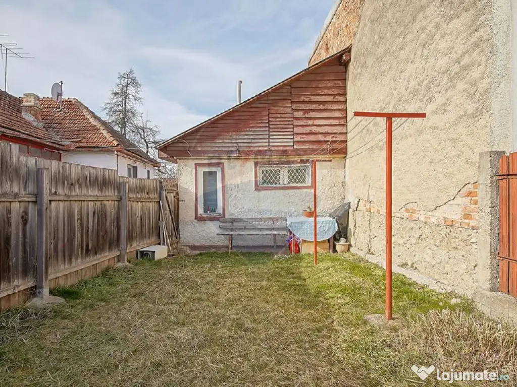 Casă cu două corpuri+teren 230 mp De Vanzare, Strada Ca... 