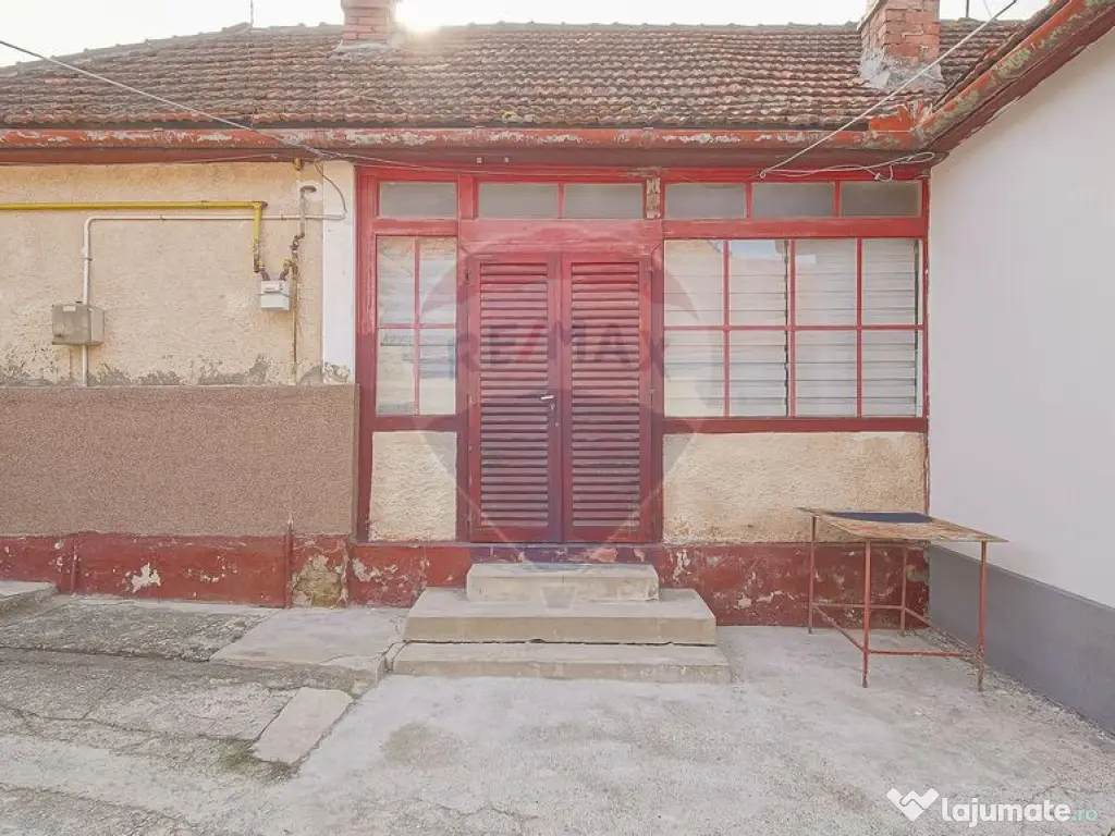 Casă cu două corpuri+teren 230 mp De Vanzare, Strada Ca... 