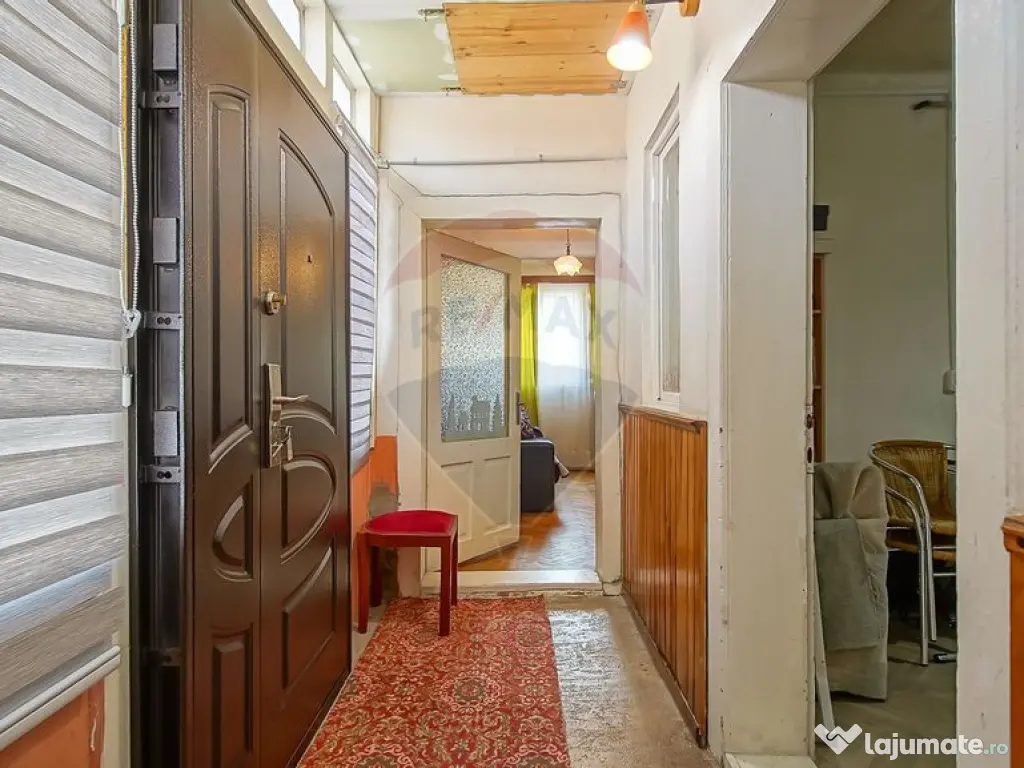 Casă cu două corpuri+teren 230 mp De Vanzare, Strada Ca... 