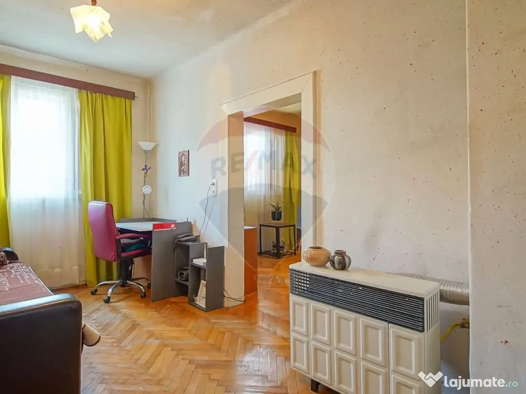 Casă cu două corpuri+teren 230 mp De Vanzare, Strada Ca... 