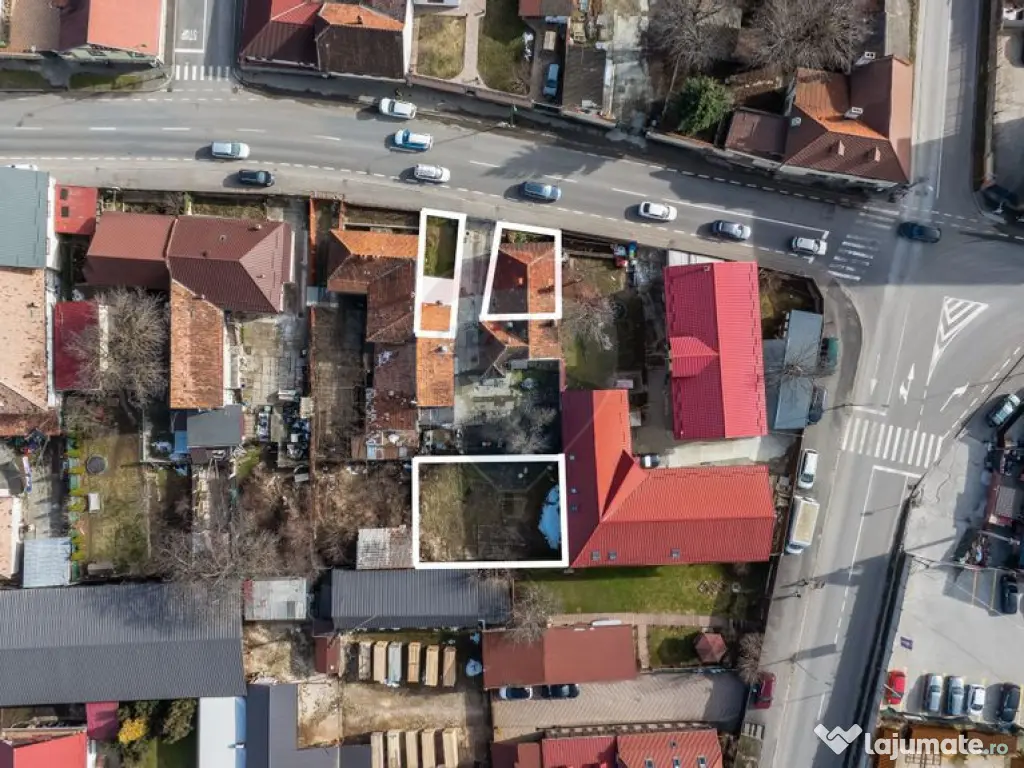 Casă cu două corpuri+teren 230 mp De Vanzare, Strada Ca... 