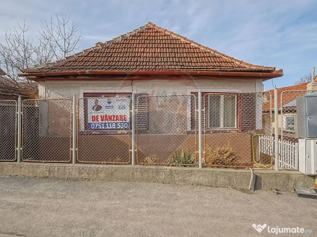 Casă cu două corpuri+teren 230 mp De Vanzare, Strada Ca... 