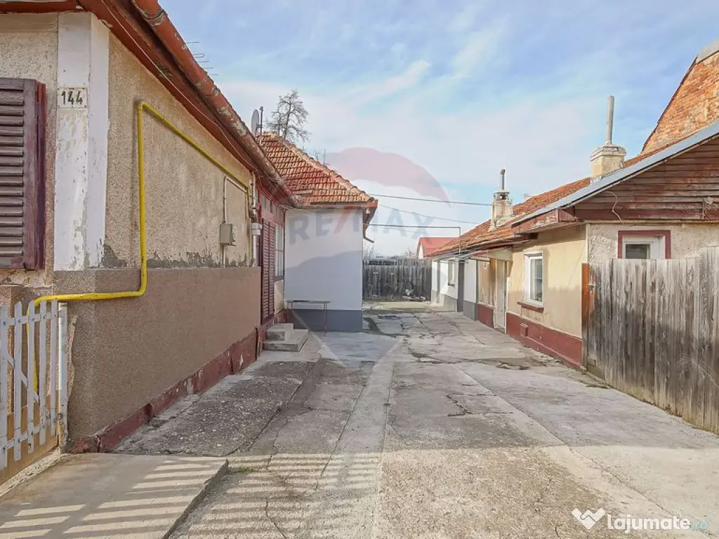 Casă cu două corpuri+teren 230 mp De Vanzare, Strada Ca... 