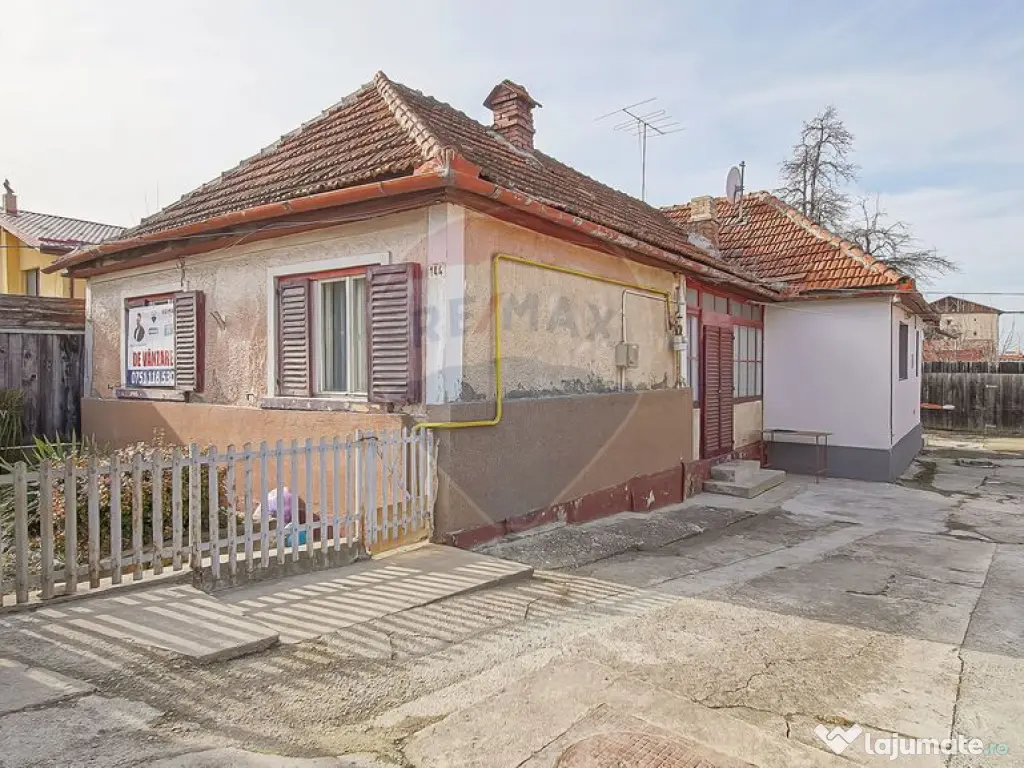 Casă cu două corpuri+teren 230 mp De Vanzare, Strada Ca... 