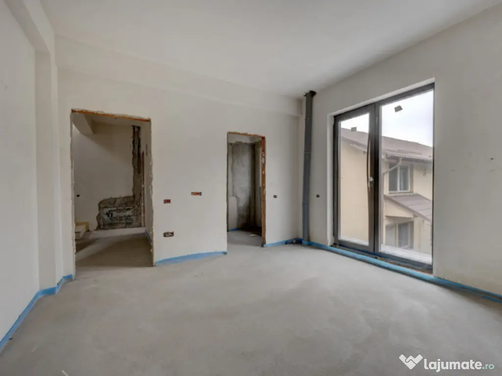 Casa se preda finisata - 4 bai - 3 dormitoare - curte - parc 