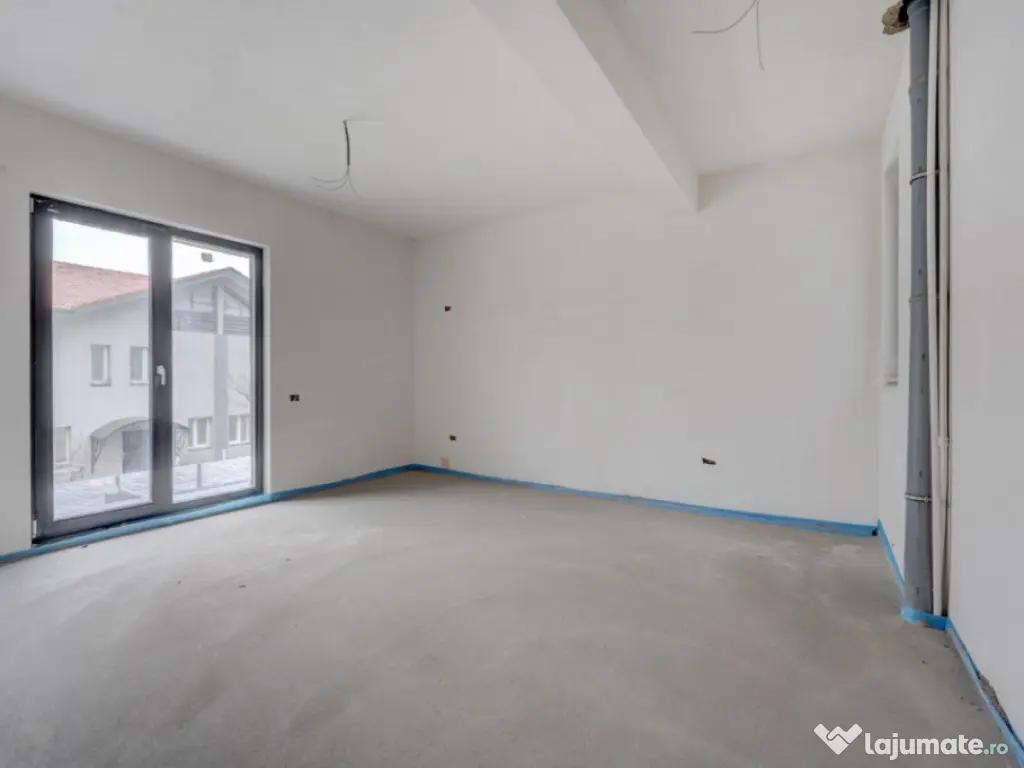 Casa se preda finisata - 4 bai - 3 dormitoare - curte - parc 