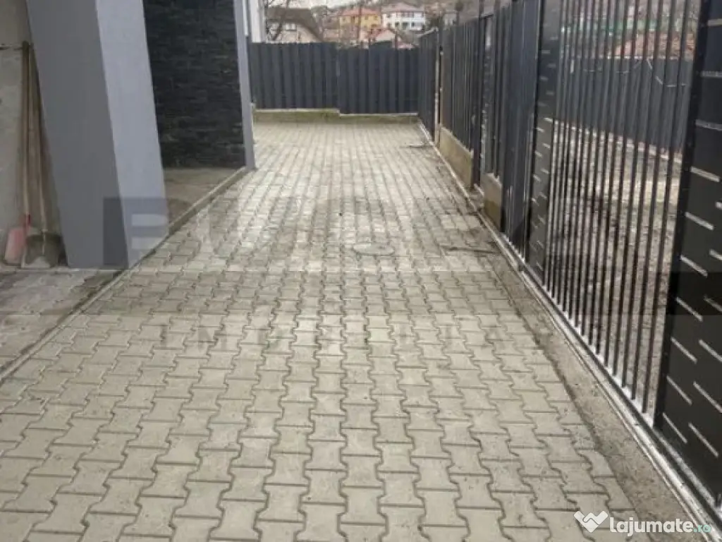 Casa cuplata, 115 mp, teren 495 mp, garaj, Dezmir 