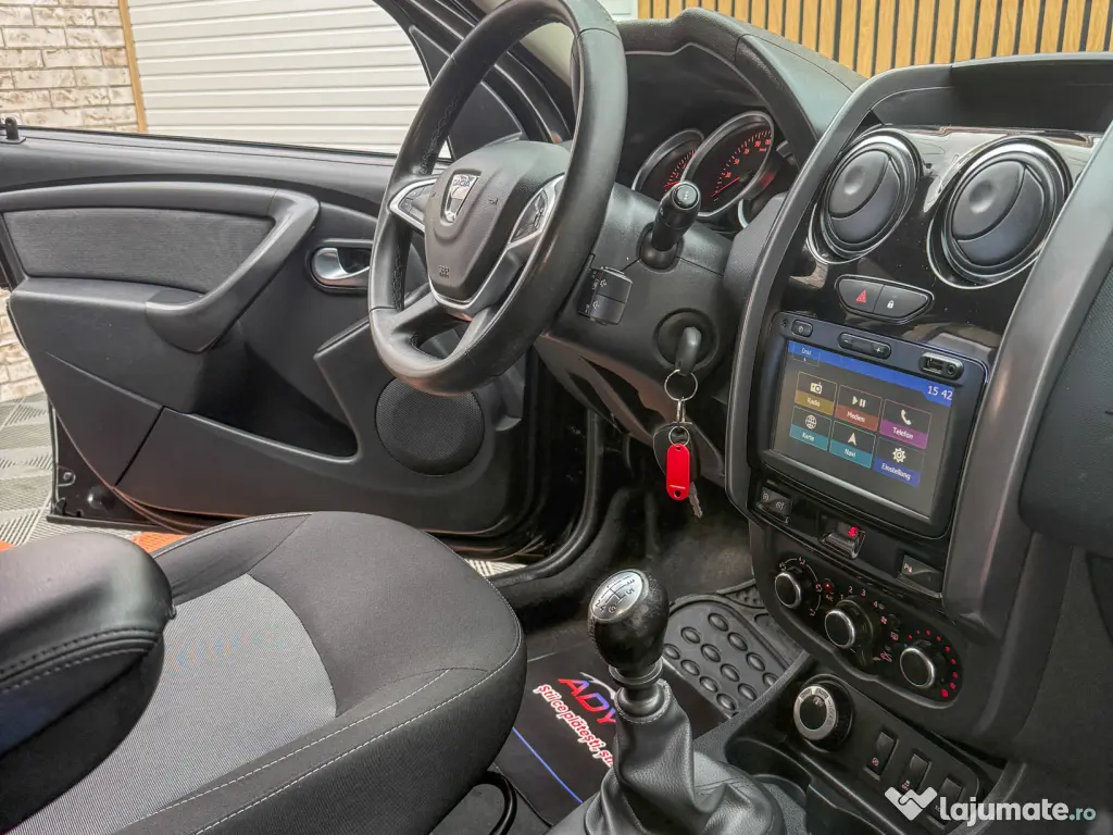 Dacia Duster . Benzina . 4x4 la Buton . Garantie 12 luni . Buy-Back . Livrare 