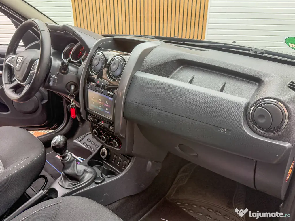 Dacia Duster . Benzina . 4x4 la Buton . Garantie 12 luni . Buy-Back . Livrare 