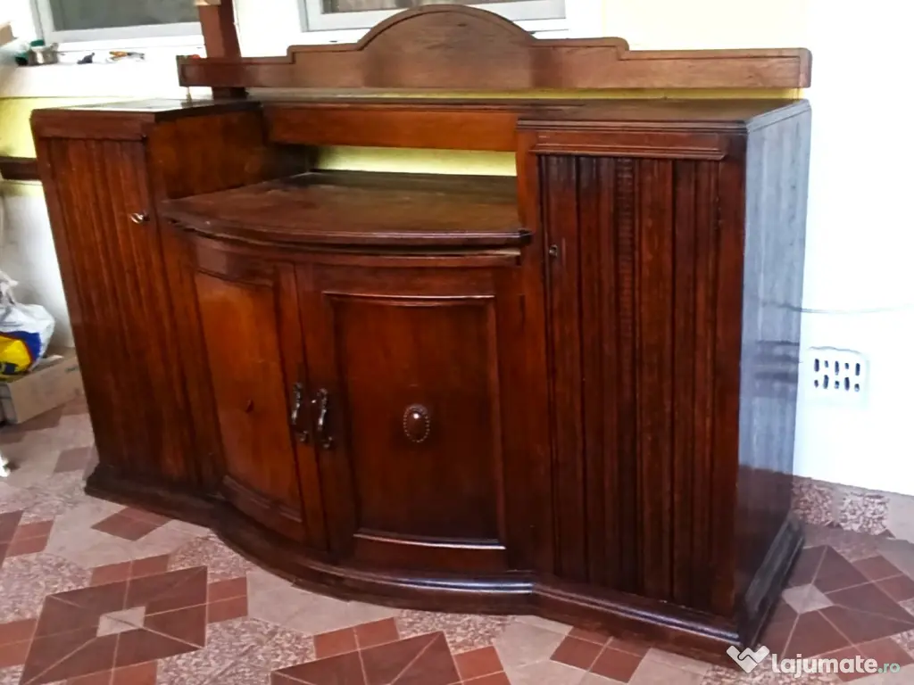 Vand bufet de lemn natur,vechime peste 100 de ani,bine intretinut. 