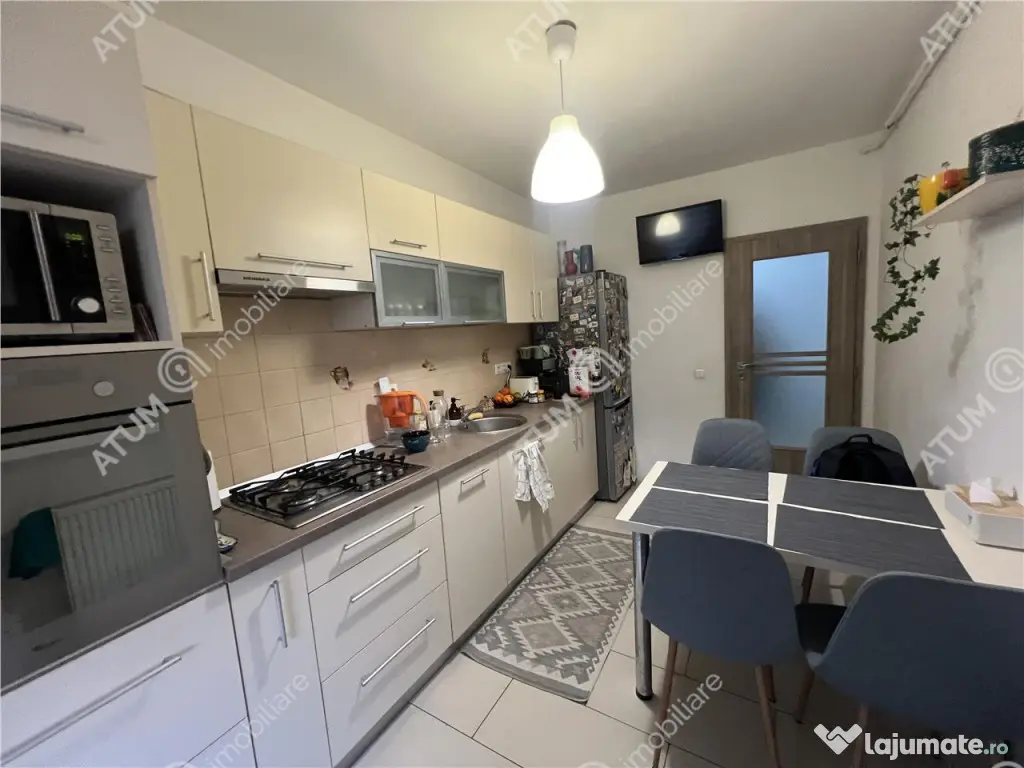 Apartament cu 3 camere 2 bai 2 balcoane etaj 2 zona Turnisor 