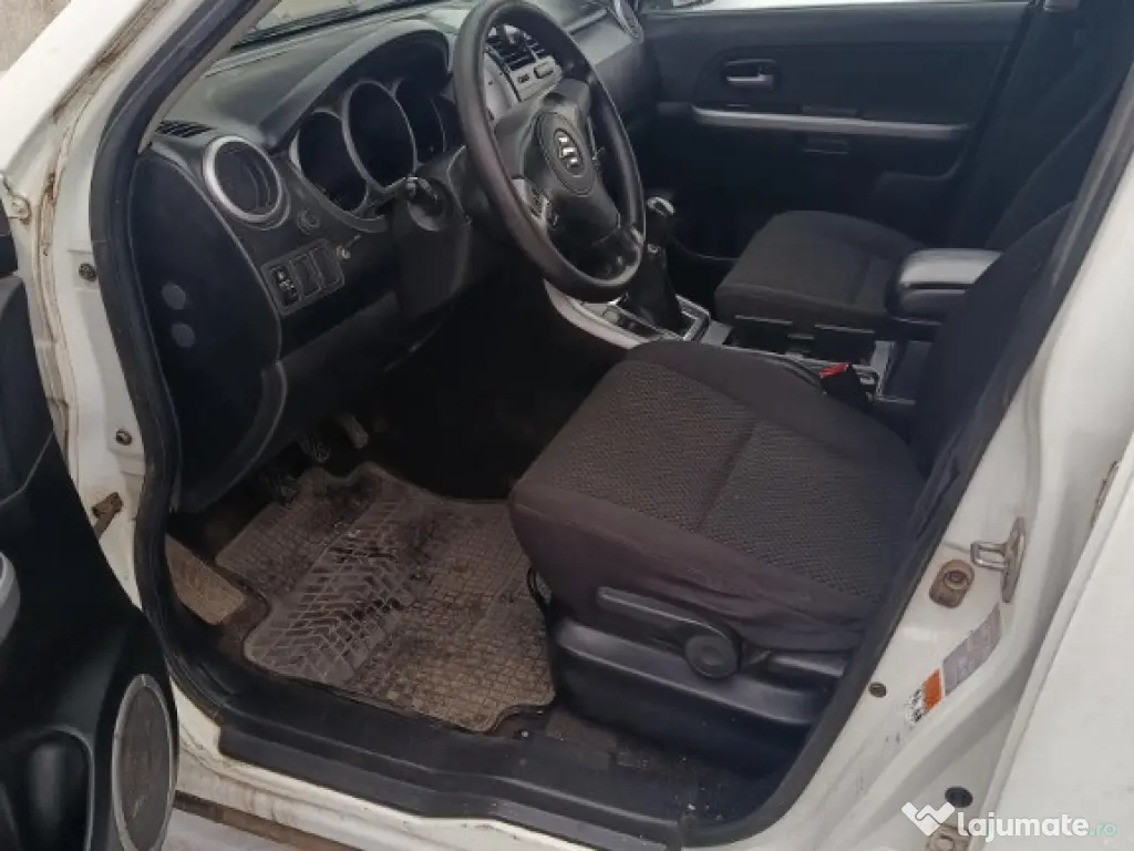Suzuki Grand Vitara 1.9 DDiS 4x4 – 95 kW – Alb 