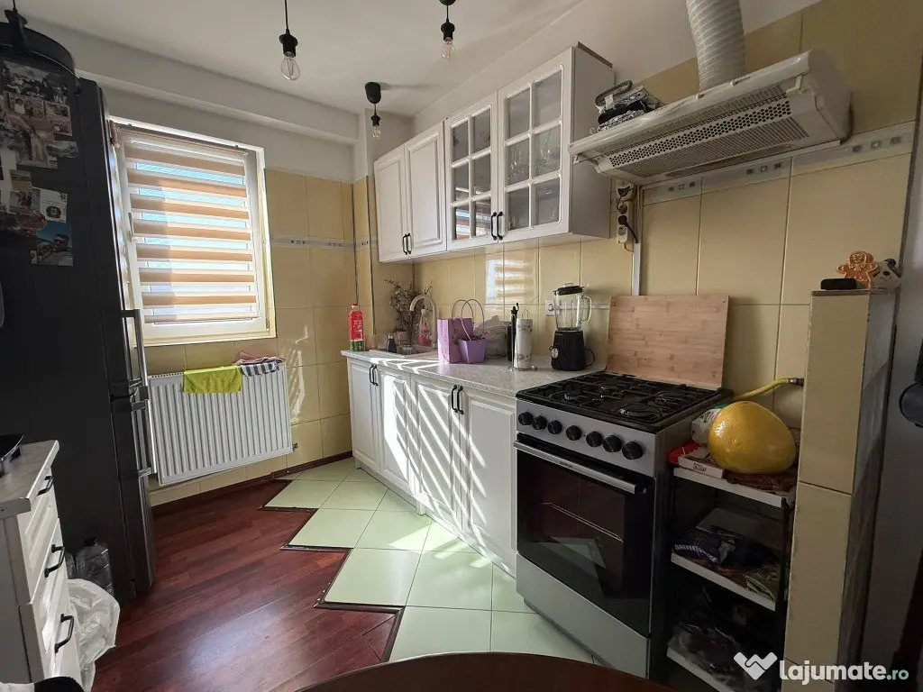 Apartament 2 camere de vânzare Zona Democrației Lupeni - Ploiești 