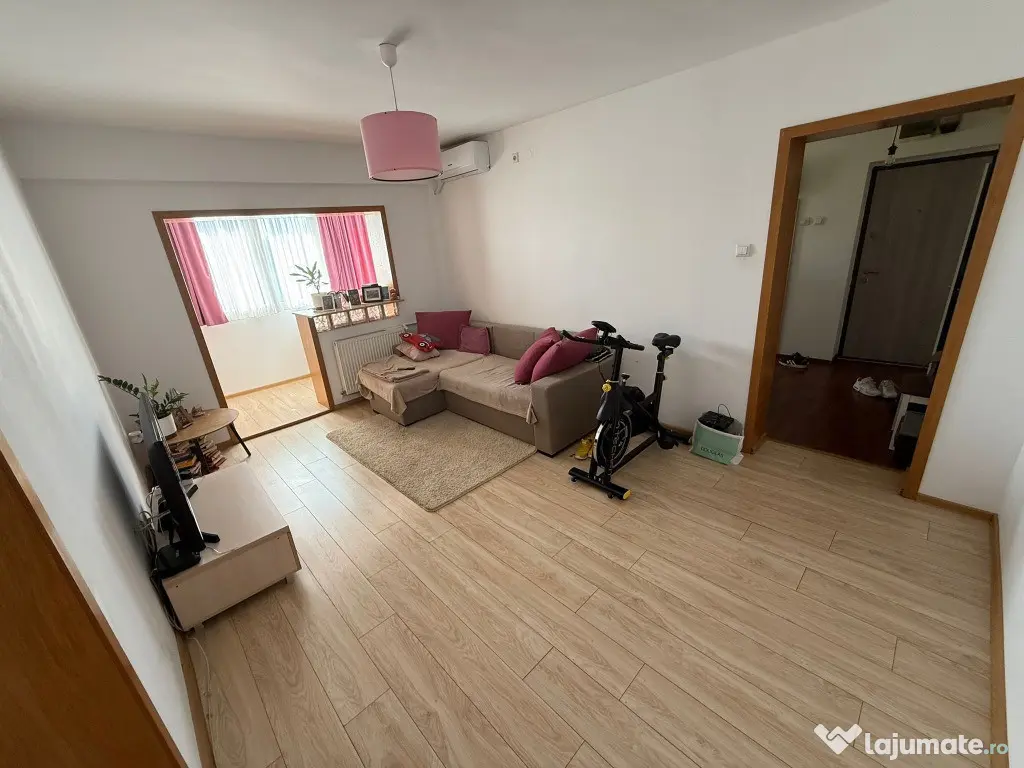 Apartament 2 camere de vânzare Zona Democrației Lupeni - Ploiești 