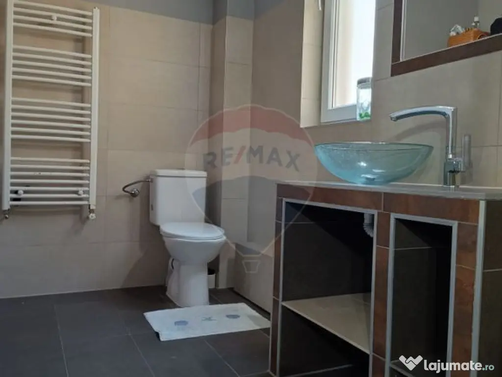 Apartament 2 camere, zona Teatrul de Stat, cu parcare pro... 