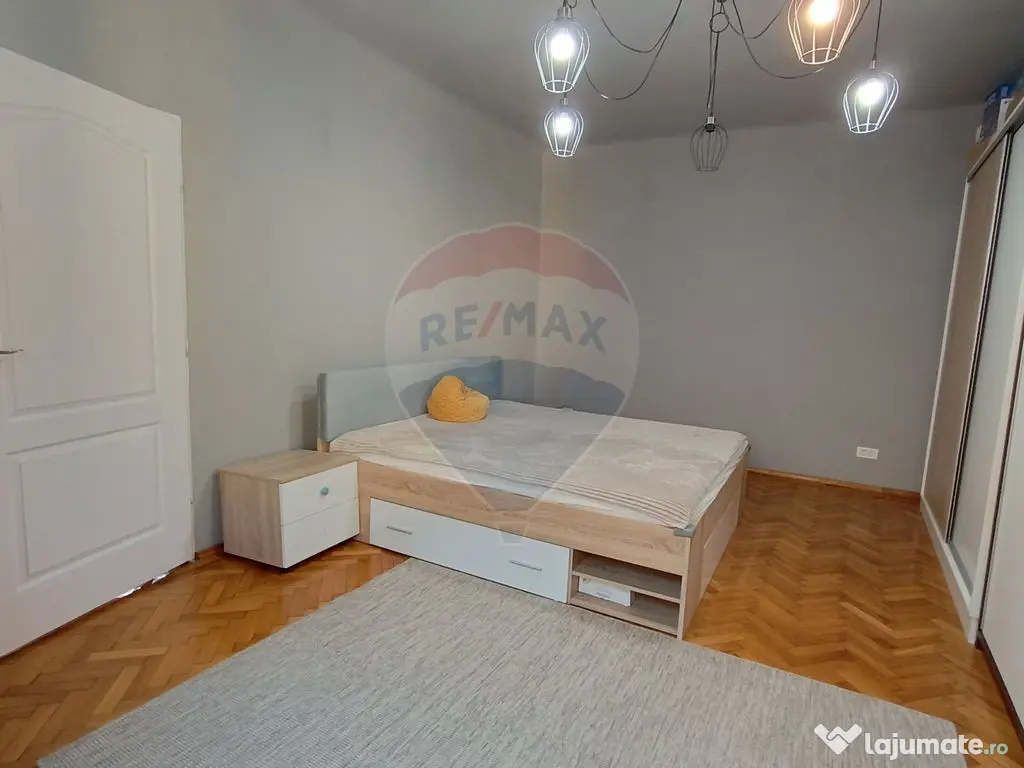 Apartament 2 camere, zona Teatrul de Stat, cu parcare pro... 