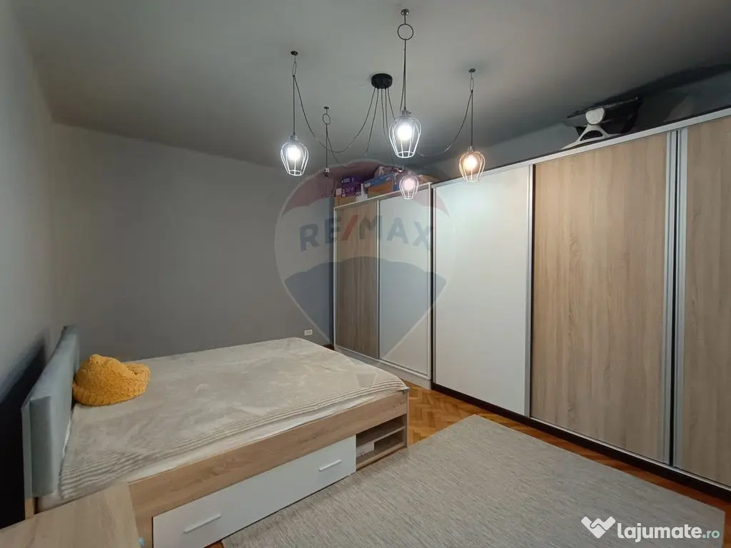 Apartament 2 camere, zona Teatrul de Stat, cu parcare pro... 