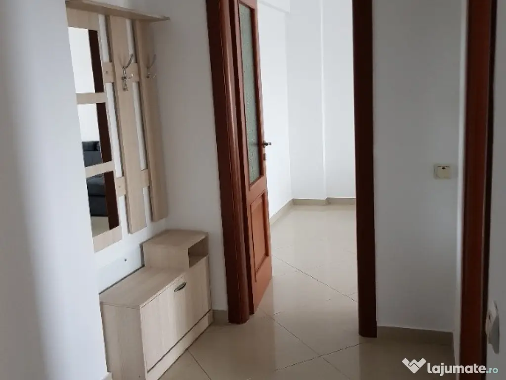 Inchiriez apartament 2 camere in Tecuci central cu parcare 