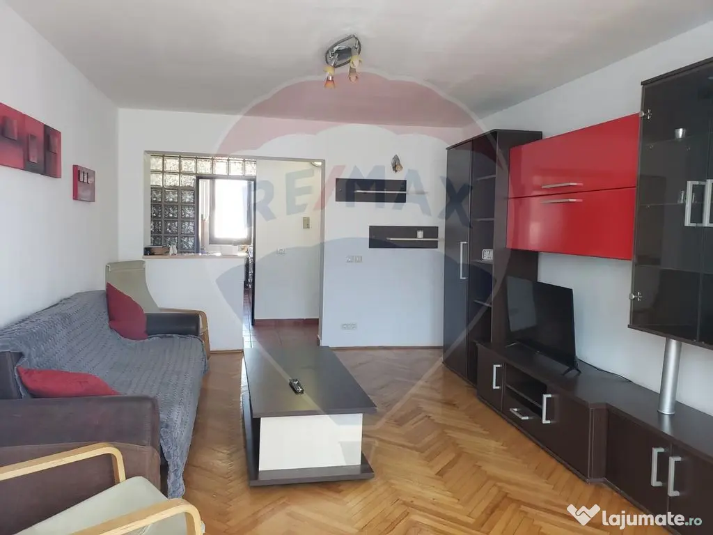 Apartament cu 3 camere in zona Polivalenta 