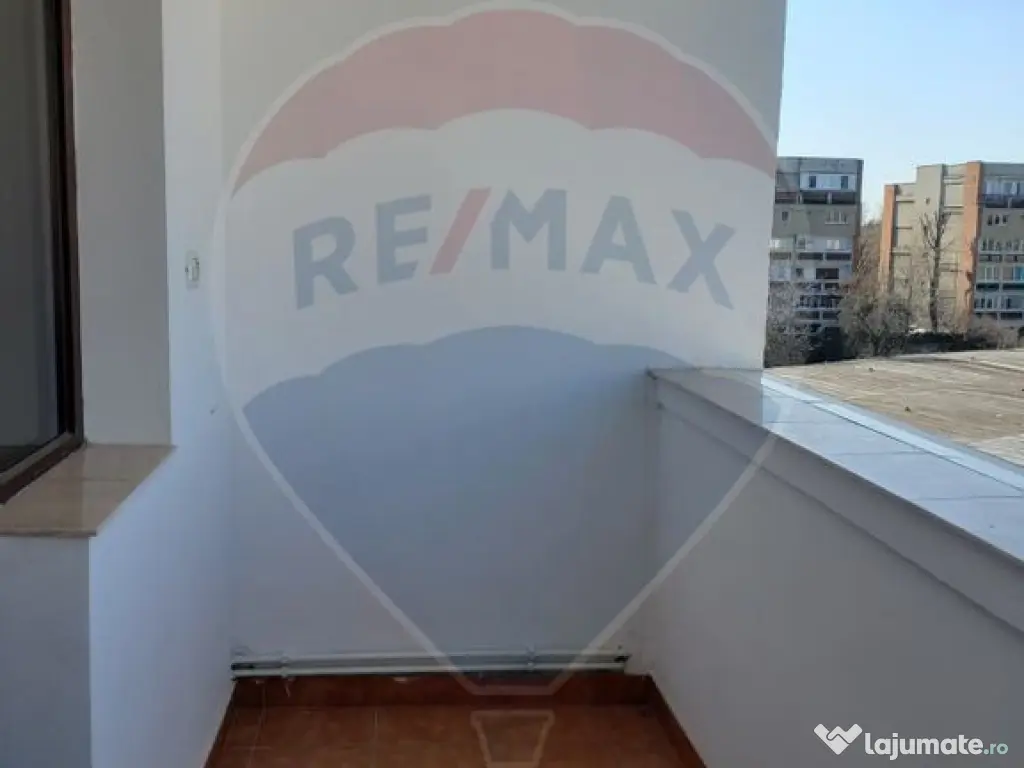 Apartament cu 3 camere in zona Polivalenta 