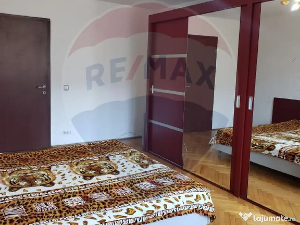 Apartament cu 3 camere in zona Polivalenta 