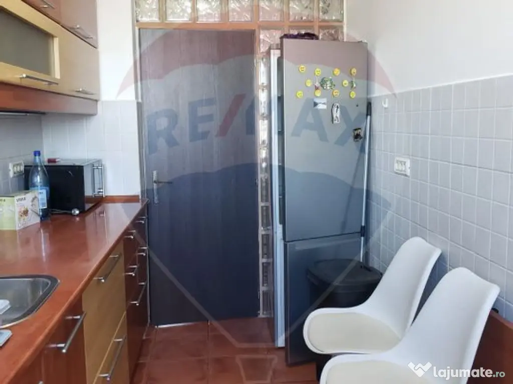 Apartament cu 3 camere in zona Polivalenta 