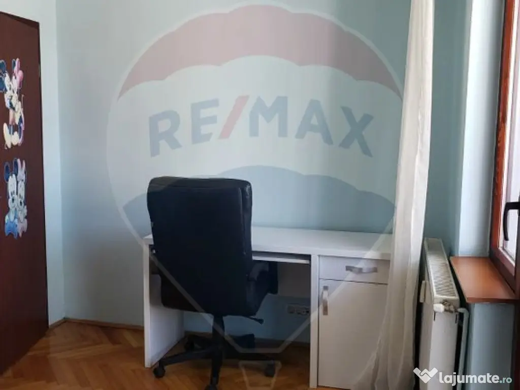 Apartament cu 3 camere in zona Polivalenta 