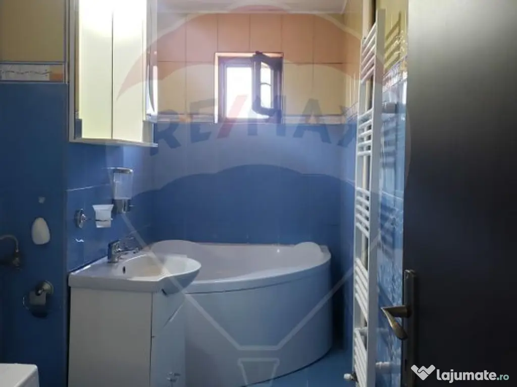 Apartament cu 3 camere in zona Polivalenta 