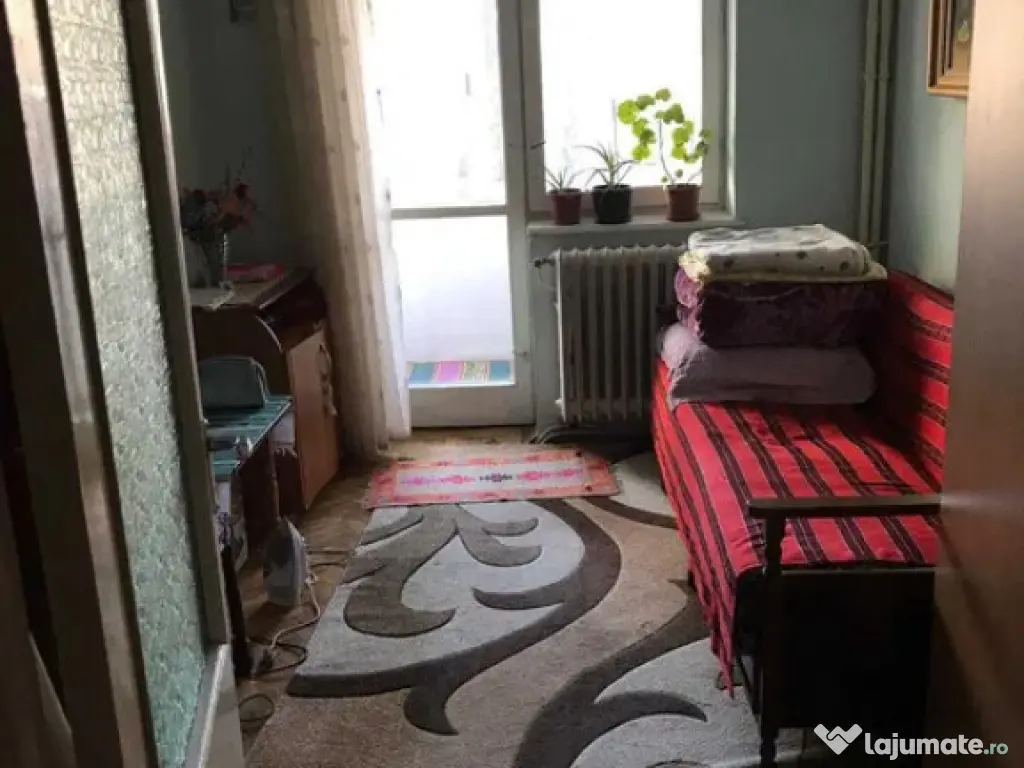 Apartament Cu 3 Camere Decomandate - Parter Zona Ultracentrala 