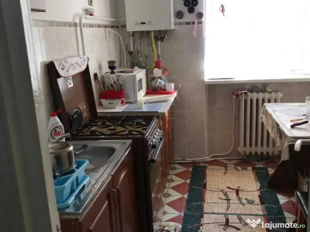 Apartament Cu 3 Camere Decomandate - Parter Zona Ultracentrala 