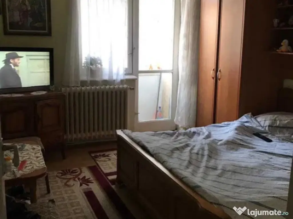 Apartament Cu 3 Camere Decomandate - Parter Zona Ultracentrala 