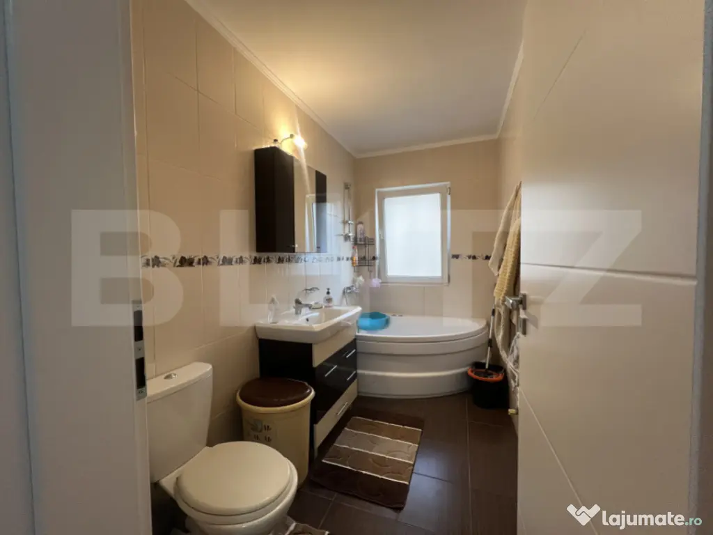 Apartament 3 camere, 60 mp, parcare, zona Sesul de Sus