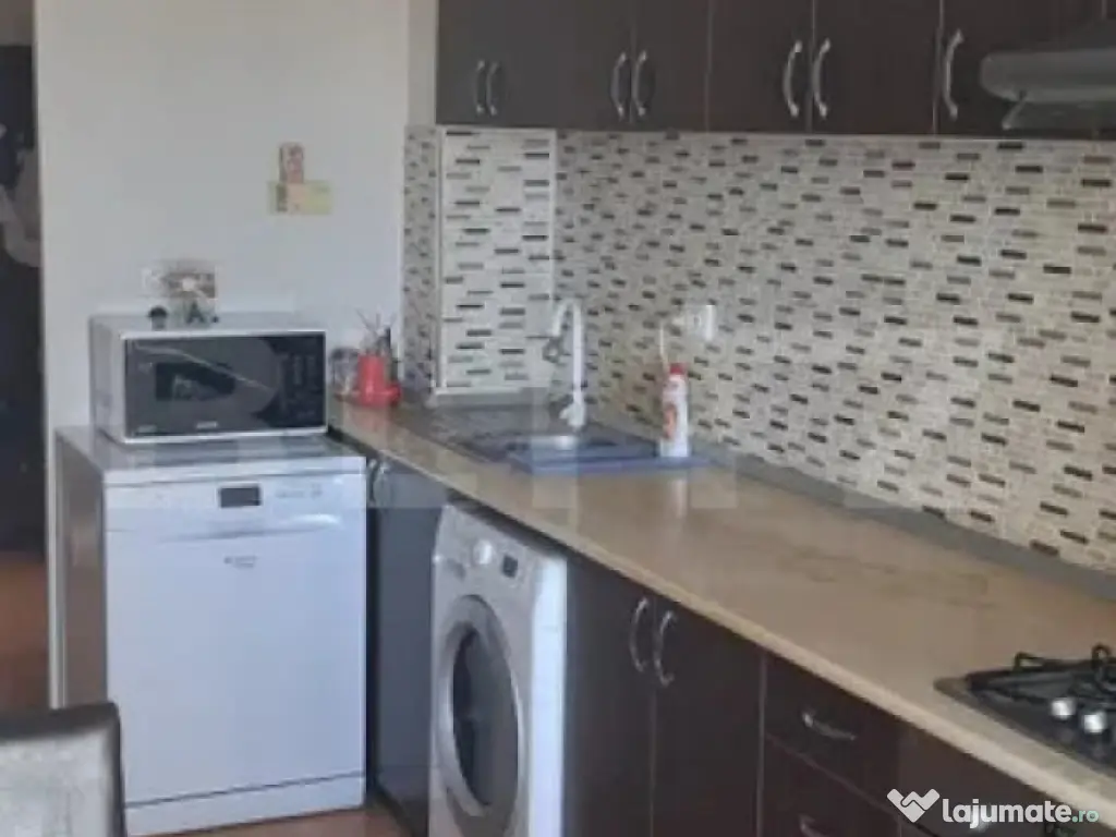 Apartament 3 camere, 60 mp, parcare, zona Sesul de Sus 