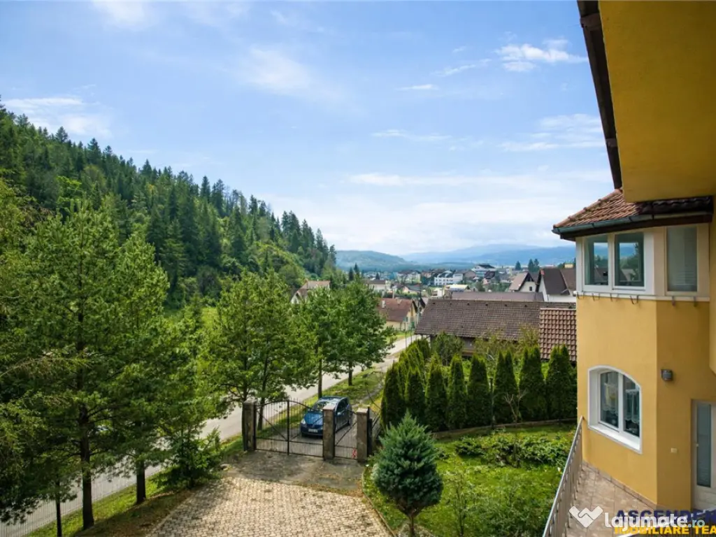 Resedinta cu atmosfera familiara,peisaj imersiv,amplasare pr 