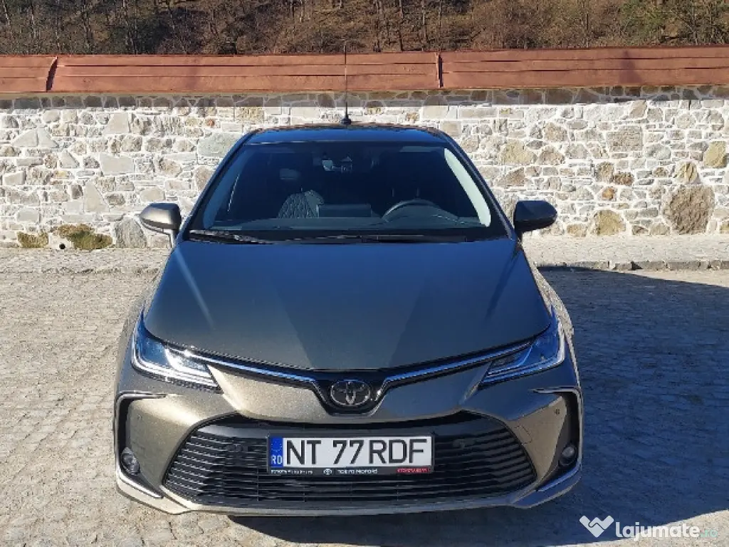 Toyota Corolla 2023, benzină 1.5, 42000 de km, impecabilă 