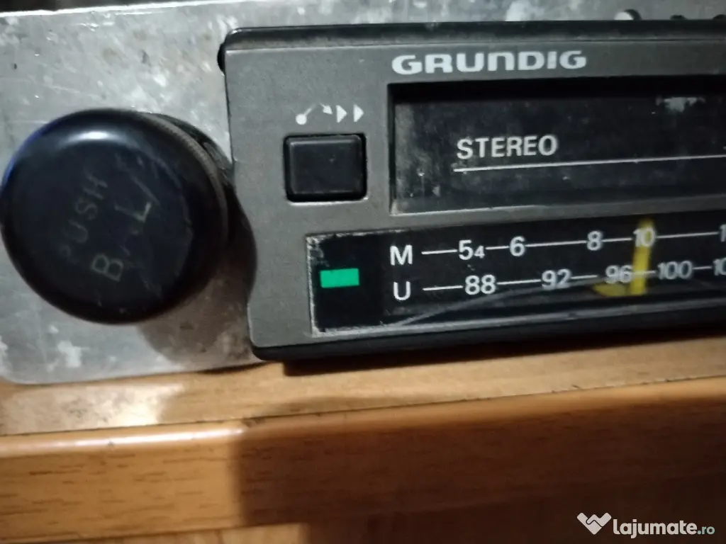 Radio casetofon Grundig auto 