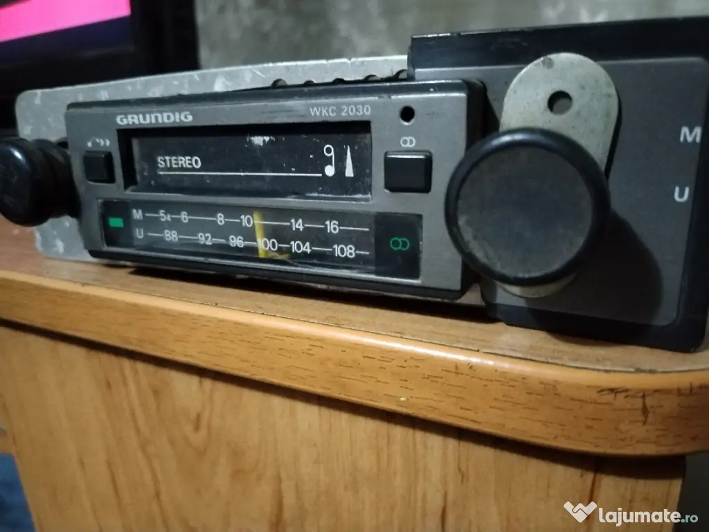 Radio casetofon Grundig auto 
