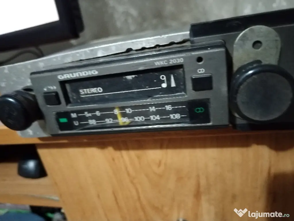 Radio casetofon Grundig auto 