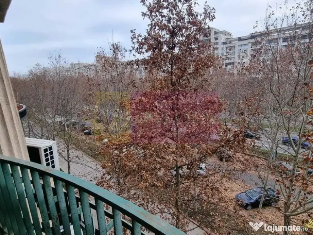 Vanzare apartament de 3 camere bd Unirii, vedere bulevard... 