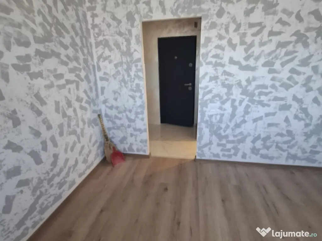 Cameră de cămin cu baie proprie,renovată complet 