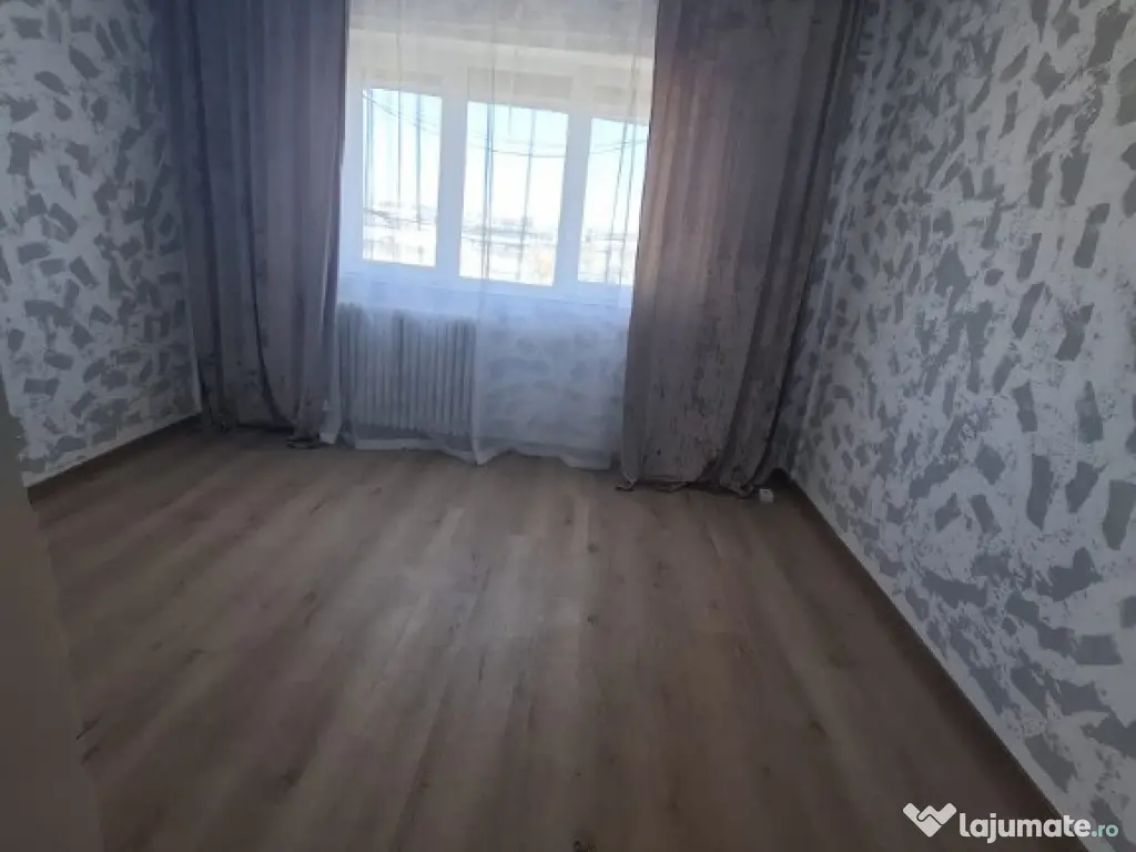 Cameră de cămin cu baie proprie,renovată complet 