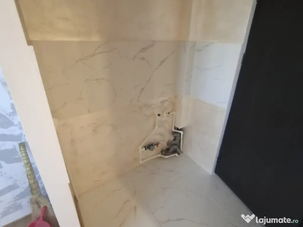Cameră de cămin cu baie proprie,renovată complet 
