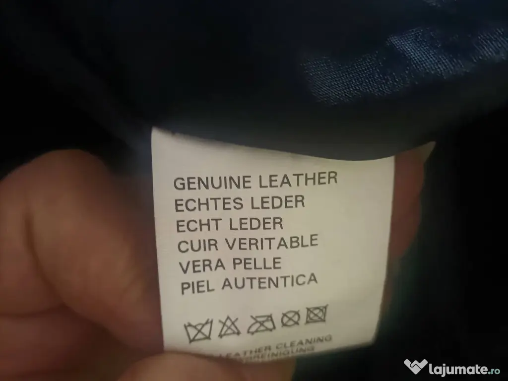 Scurtă superbă piele întoarsă naturala 