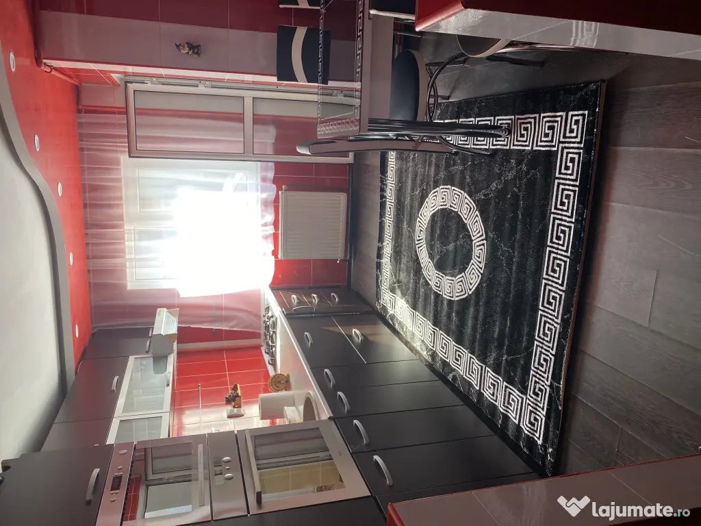 Închiriez apartament 