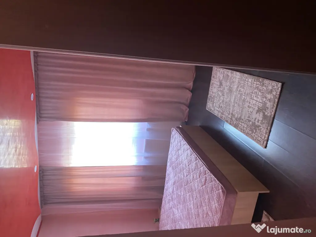 Închiriez apartament 