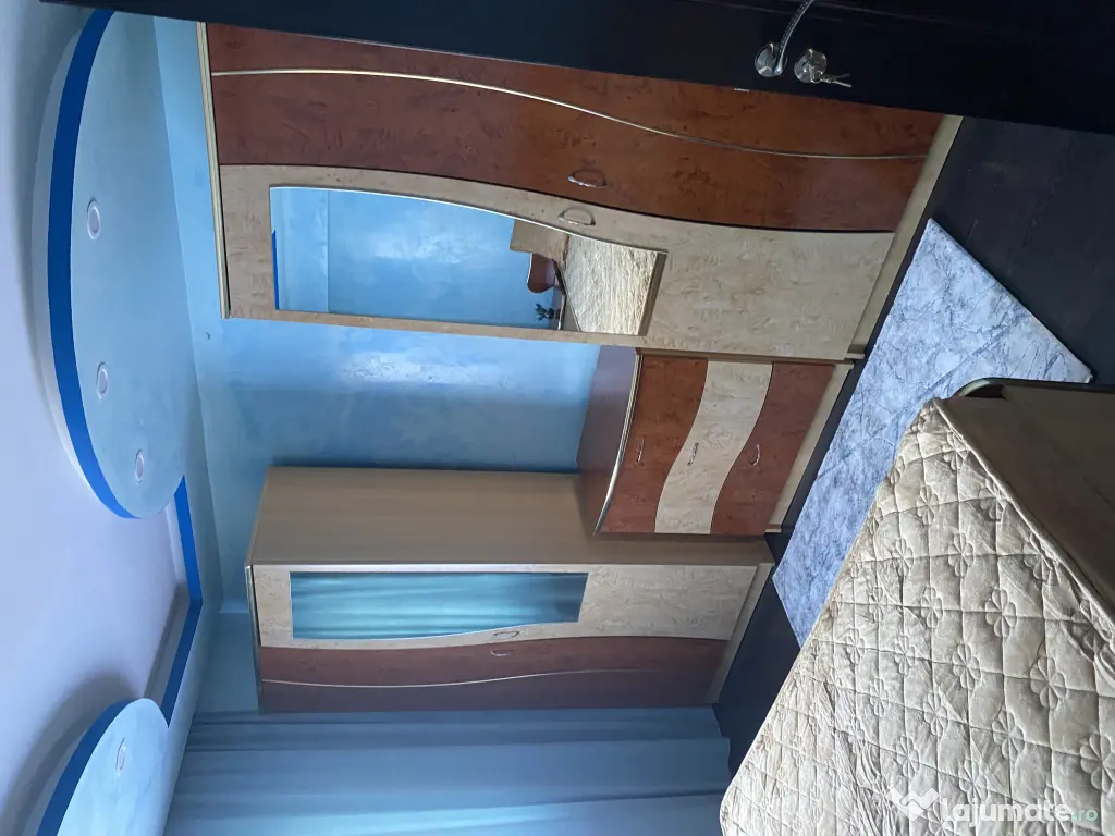 Închiriez apartament 