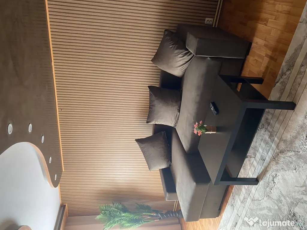 Închiriez apartament 