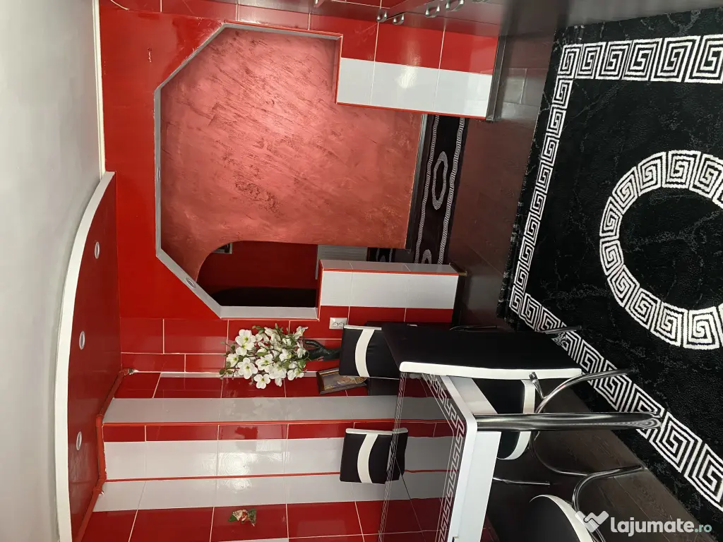 Închiriez apartament 