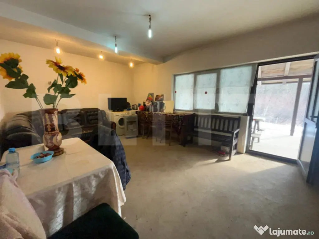 Casa cu etaj si mansarda, 5 camere, zona Santa, Mogosesti